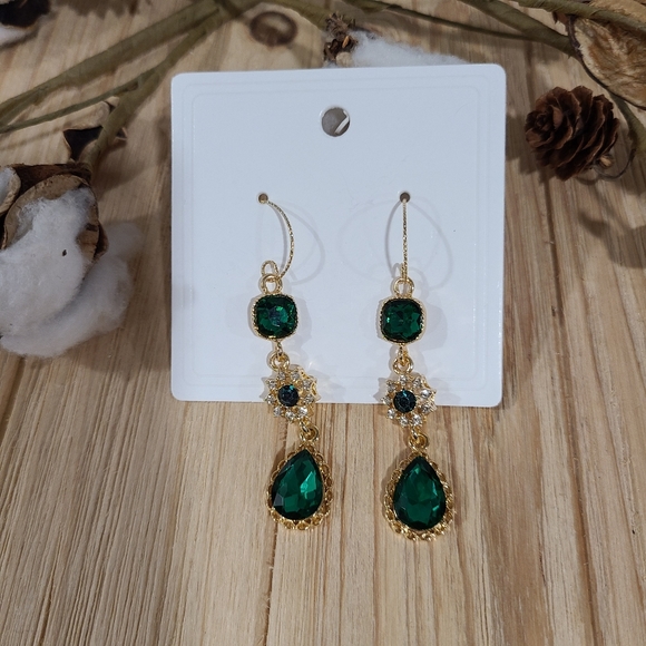 💚💚NEW💚💚GORGEOUS!! Emerald Green Rhinestone Waterdrop Earrings - Picture 7 of 12